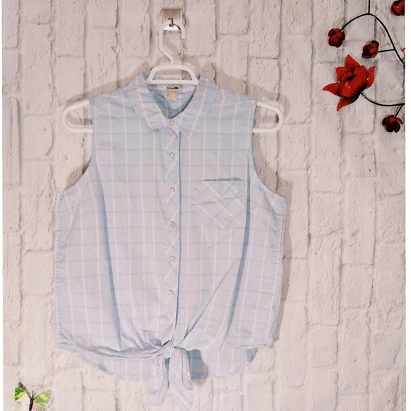 Levi's‎ Plaid Knot Front Button Sleeveless Shirt - Picture 1 of 6